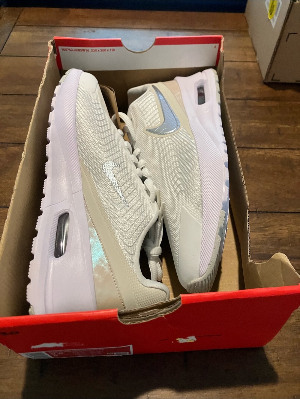 Women’s Nike Nuaxis Sneakers in Light Beige and Pearl Sz 9.5